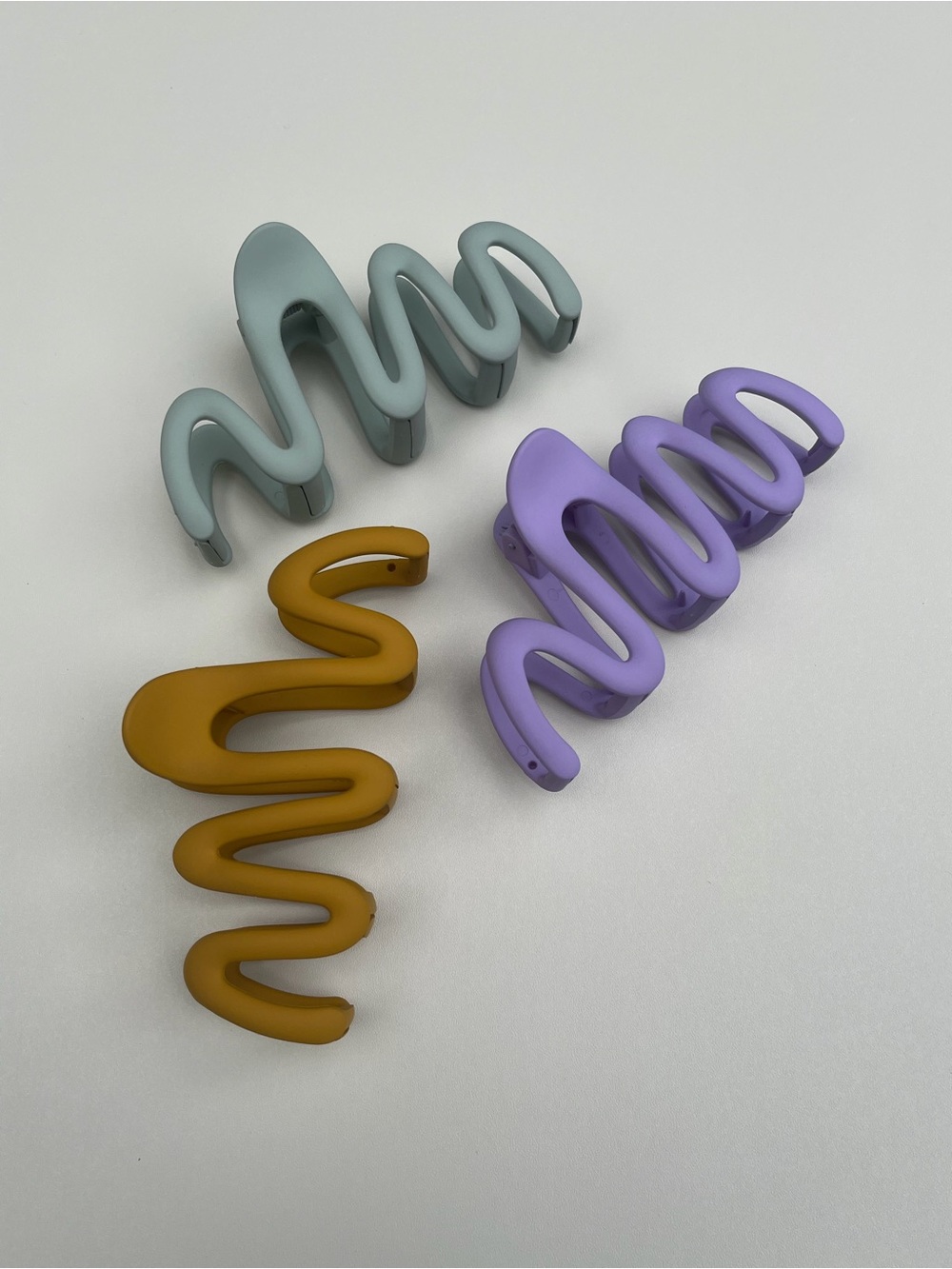 Wavy Matte Hair Claw Clip - Mustard - Picture 4 of 5